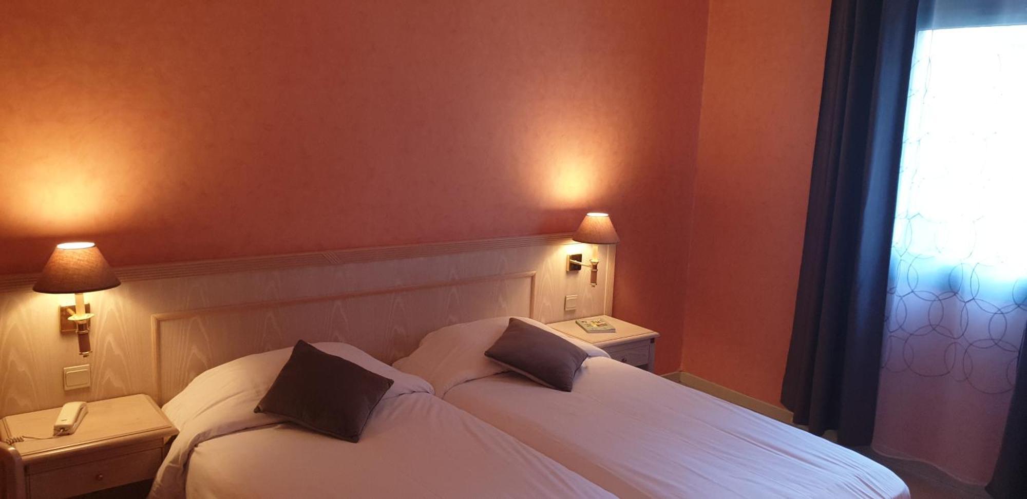 Logis L'Auberge Bourbonnaise Saint-Yorre Экстерьер фото