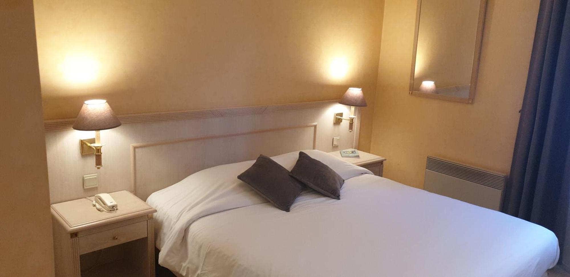 Logis L'Auberge Bourbonnaise Saint-Yorre Экстерьер фото
