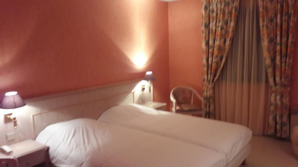 Logis L'Auberge Bourbonnaise Saint-Yorre Экстерьер фото